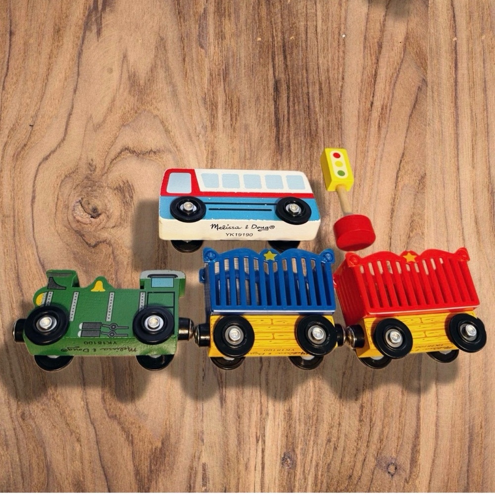 🛍️2/$15 Melissa & Doug Circus Train Playset with Wooden Tracks - Picture 2 of 8